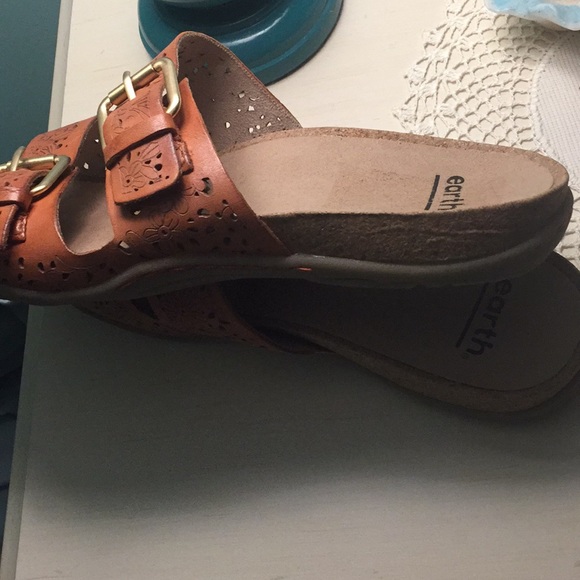 Sandals - Picture 2 of 4